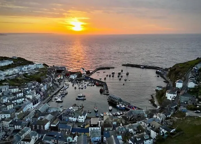 Mevagissey Holiday Home - Sea View And Parking